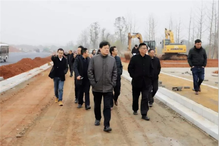 乐鱼网站官方站登录入口-乐鱼online（中国）
董事长谢荣华一行深入现场调研 全市&ldquo;三看&rdquo;项目