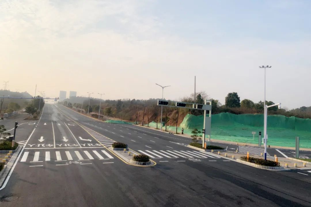 机场路（建业大道&mdash;兴业大道）已实现全线竣工通车!