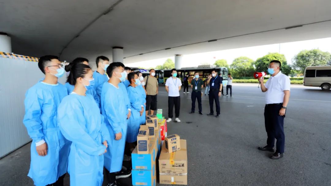袁扣华赴昌北机场慰问乐鱼网站官方站登录入口-乐鱼online（中国）
防疫工作人员