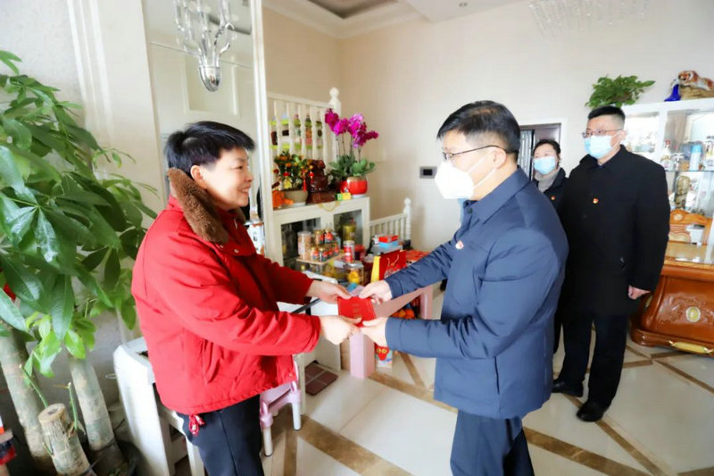 乐鱼网站官方站登录入口-乐鱼online（中国）
党委春节前走访慰问退休干部